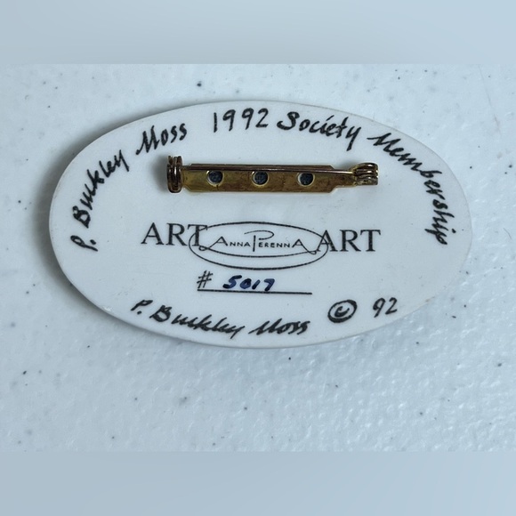 P. Buckley Moss 1992 Geese Pin Brooch #5017 Membership Anna Perenna Porcelain - Picture 4 of 5